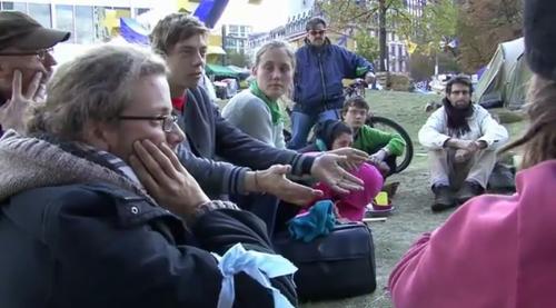 Occupy Frankfurt: Aktivist*innen bei der Assamblea
