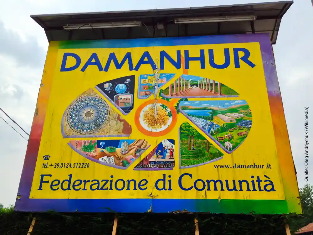 Eingangsschild zur Gemeinschaft Damanhur.