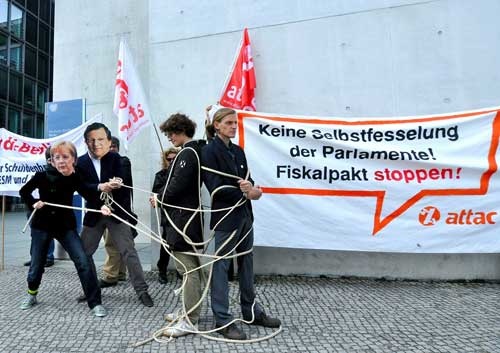 Attac protestiert gegen den ESM (c) Mehr Demokratie e.V.