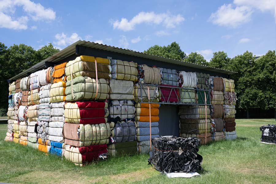 documenta fifteen: The Nest Collective, Return To Sender, 2022, Installationsansicht, Karlswiese (Karlsaue), Kassel, 14 Juni 2022, Foto: Nils Klinger