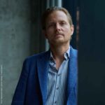 Sebastian Klein, Autor des Buches "Toxisch reich"