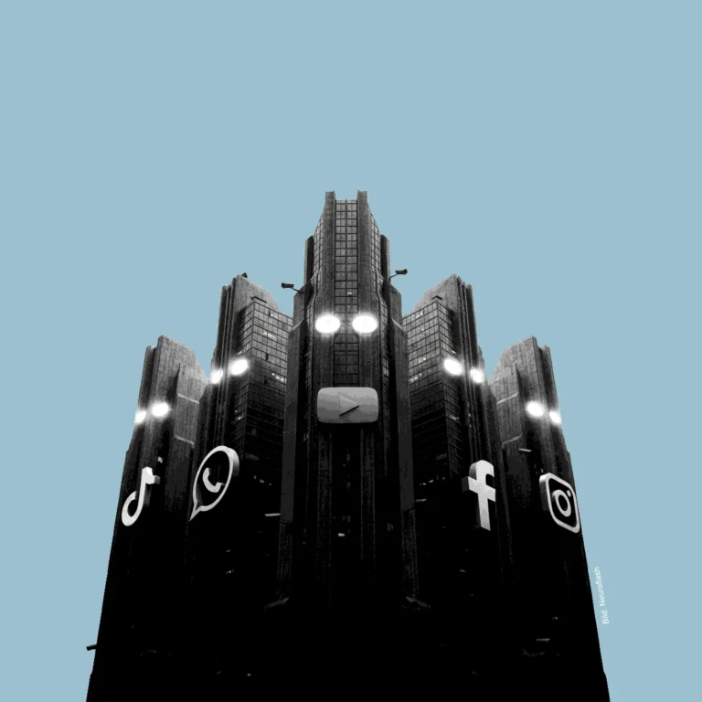 Alternative soziale Medien. Fünf imposante und bedrohliche Gebäude mit Kameras und Augen, die die fünf großen Social-Media-Plattformen, YouTube, WhatsApp, Facebook, TikTok und Instagram repräsentieren.