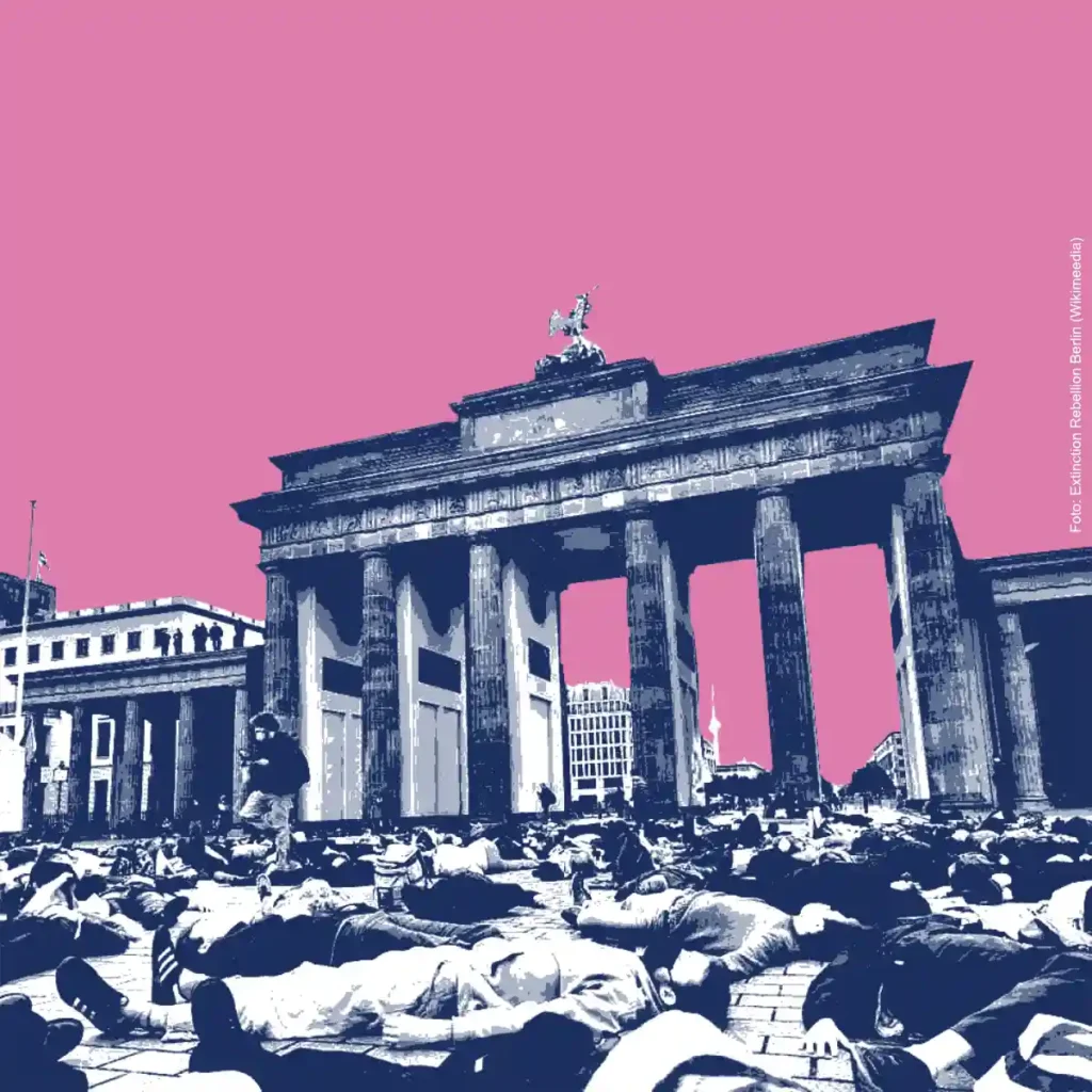 Extension Rebellion – Menschen in einem "Die In" vor dem Brandenburger Tor
